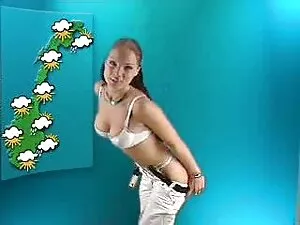 Adolescente juega co ...