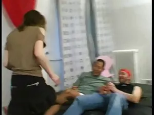Rubia flaca juega co ...
