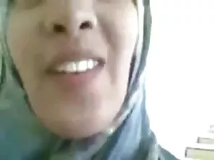 Su joven esposa rubi ...